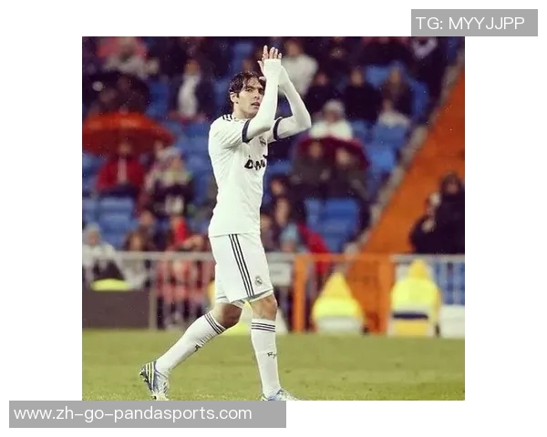 卡卡展现足球魅力时刻 笑容灿烂热血依旧的可爱球星风采